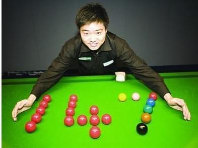 皇马后防问题严重，阿诺德伤缺，球员轮换困难，姆巴佩虽强但后防乏力，形势严峻。